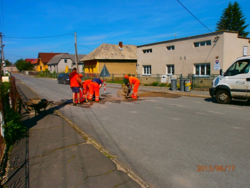 Spomaľovacie prahy a oprava miestnych komunikácií