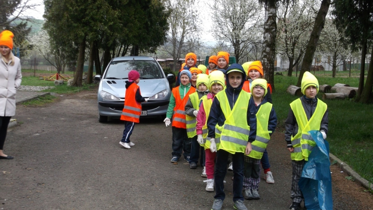 Akcia vyčistíme obec 2014 Akcia vyčistíme obec 2014