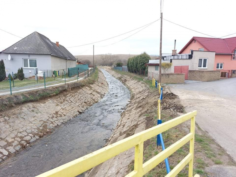 Čistenie potoka v obci