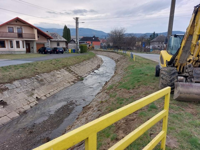 Čistenie potoka v obci
