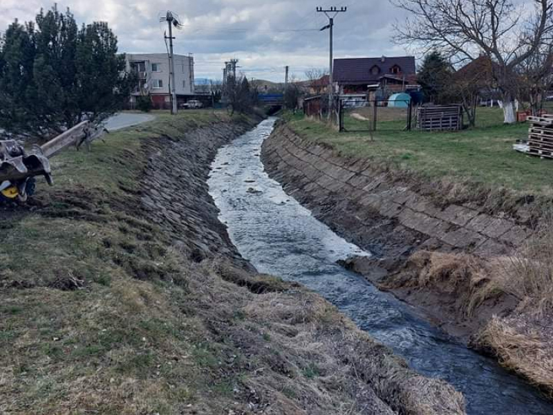 Čistenie potoka v obci