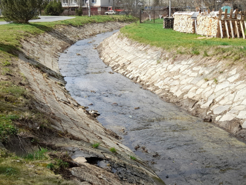 Čistenie potoka v obci
