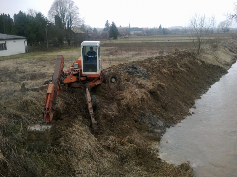 Čistenie potoka Ladianka 2013 