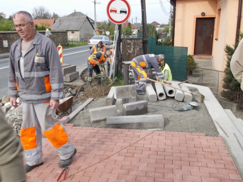 Chodník a odstavná plocha pre autobusy