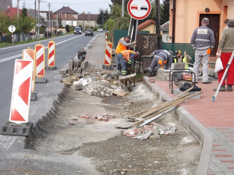 Chodník a odstavná plocha pre autobusy