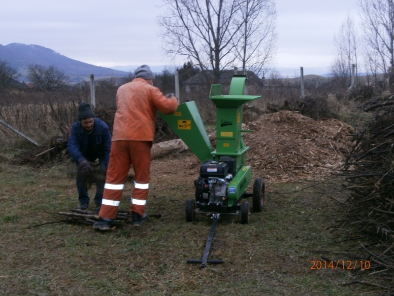 Kompostovisko - štiepanie konárov