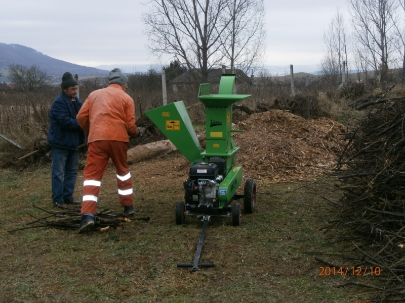 Kompostovisko - štiepanie konárov