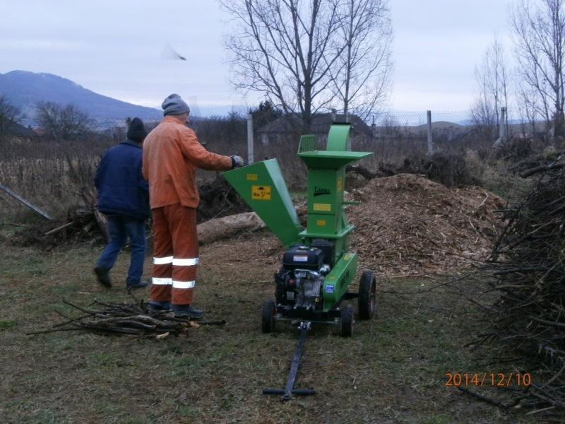 Kompostovisko - štiepanie konárov