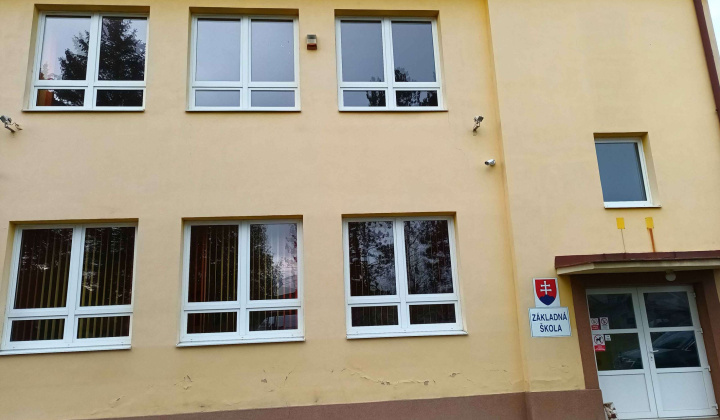 Fotka - Oznam pre občanov - začiatok rekonštrukcie budovy bývalej ZŠ